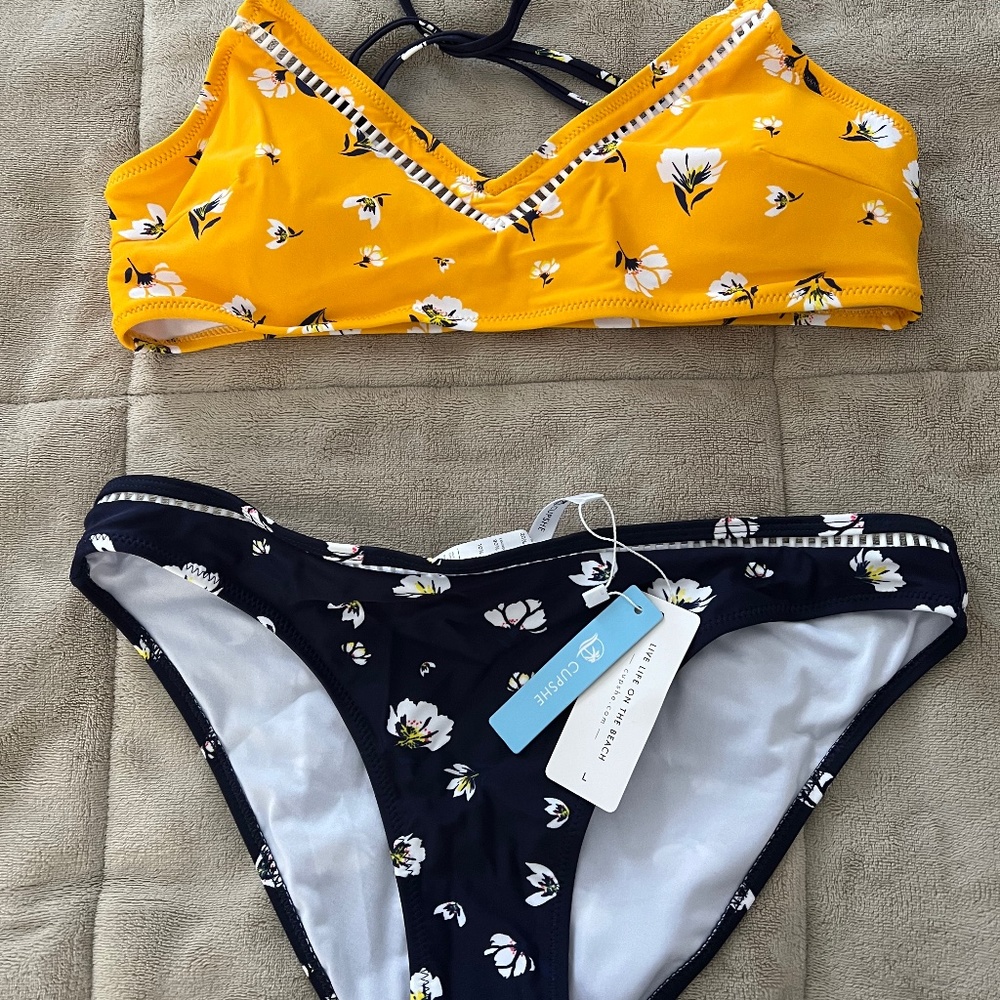 Cupshe Yellow and Navy Floral Bikini Size Large New with tags